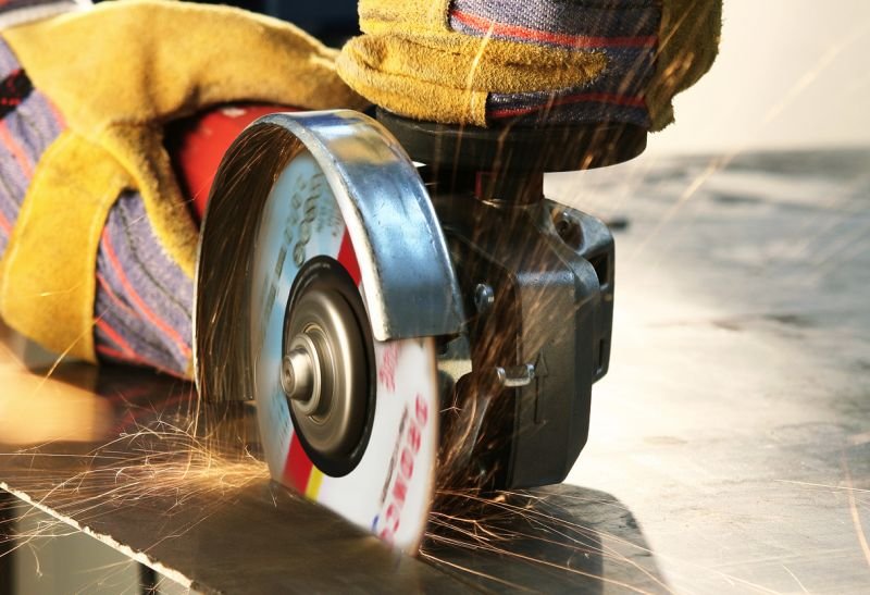Řezný kotouč v úhlové brusce