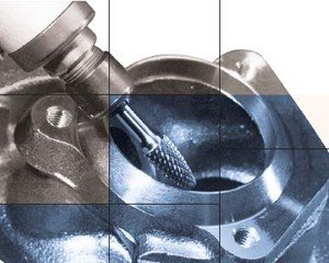 Technická tvrdokovová fréza při použití