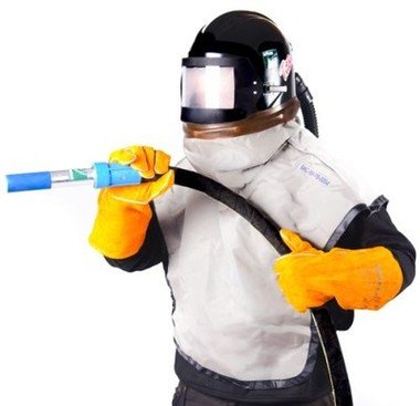 Tryskání v ochranném oděvu